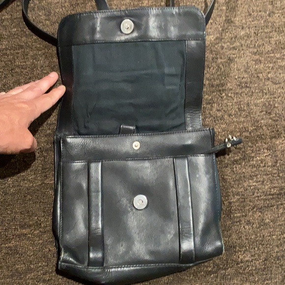 Kenneth Cole leather purse - Picture 2 of 4